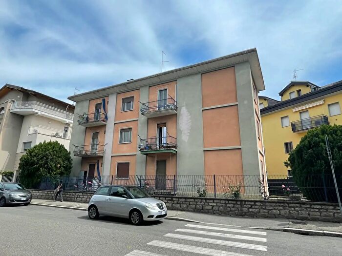 Appartamento trilocale in vendita in Via Luigi Galvani, Novara
