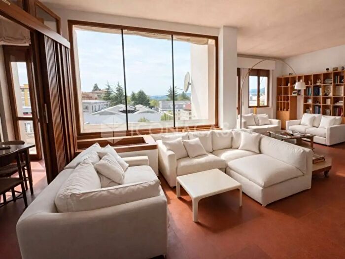 Appartamento con 8 locali in vendita in Viale Francesco Crispi, Vicenza