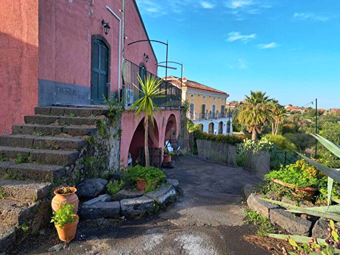 Casa con 6 locali in affitto in Pozzillo Stazzo Santa Tecla, Acireale