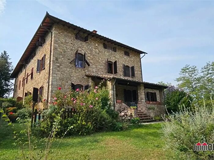 Casa con 9 locali in vendita in Poggibonsi