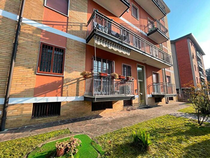 Appartamento trilocale in affitto in Via Alessandro Manzoni, Centro, Arcore