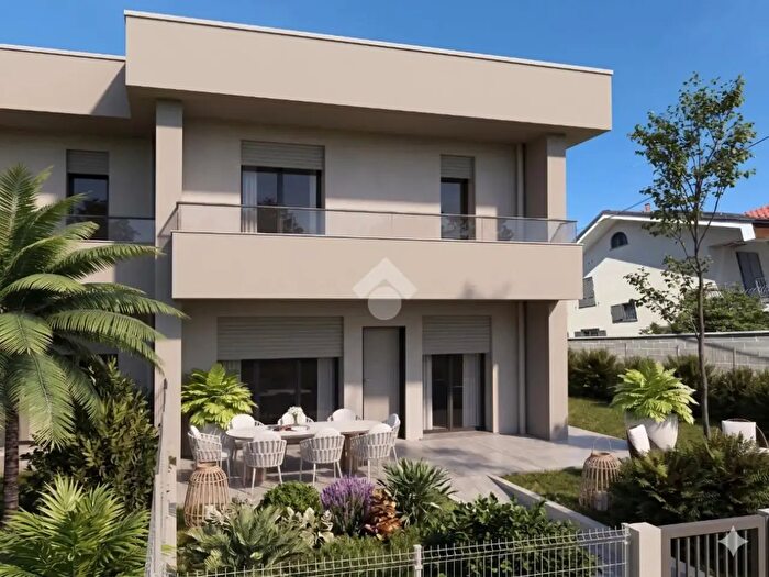 Casa quadrilocale in vendita in Via Milano, Grezzago