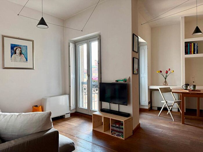 Appartamento bilocale in affitto in Via della Chiusa, Carrobbio, Milano