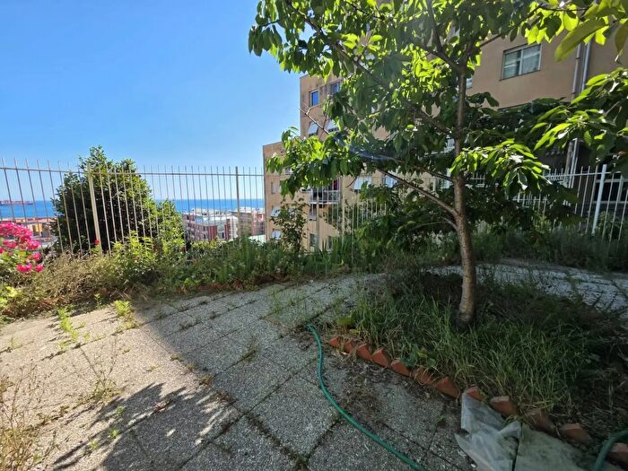 Appartamento con 7 locali in vendita in Via Pietra Ligure, Genova