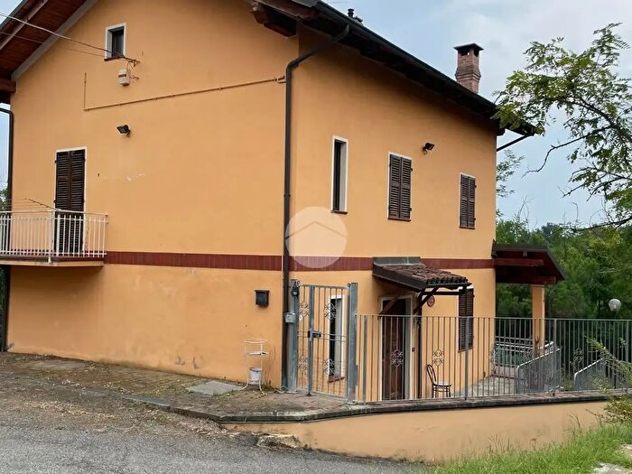 Casa con 7 locali in vendita in Frazione Casabianca, Asti