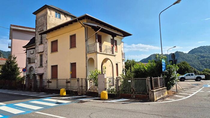 Appartamento con 6 locali in vendita in Via Brigata Giuseppe Garibaldi Varallo Vercelli, Varallo