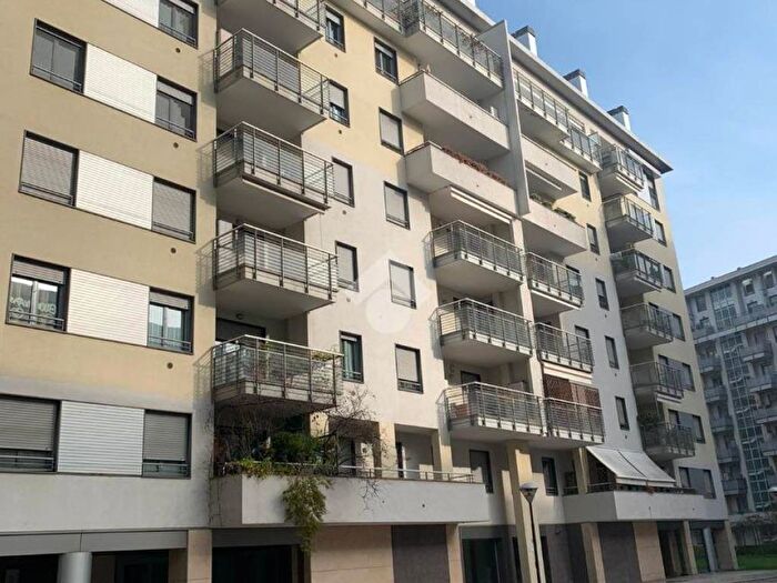 Appartamento trilocale in affitto in Via Gino Severini, Santa Giulia, Milano