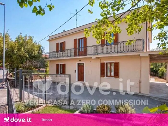 Casa con 6 locali in vendita in Via Cavoni, Frosinone