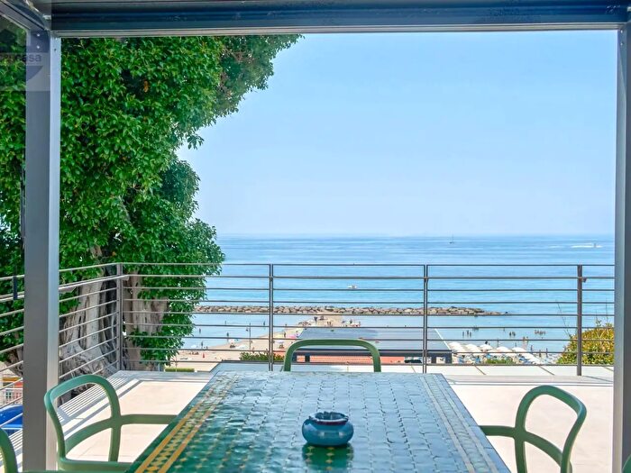 Appartamento con 5 locali in vendita in Via Aurelia Ponente, Santo Stefano Al Mare