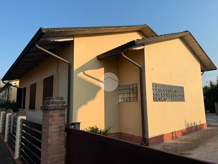 Casa quadrilocale in vendita in Via Sospiri, Cervia