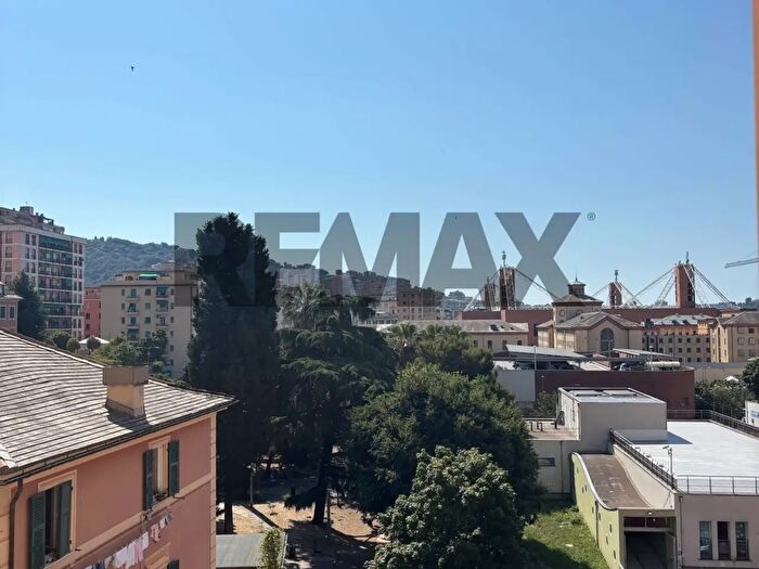 Appartamento con 5 locali in vendita in Genova