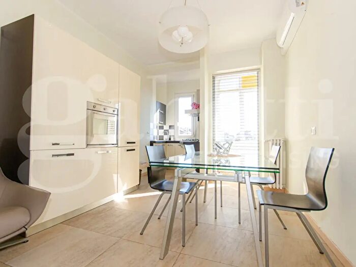 Appartamento trilocale in affitto in Via Osoppo, Milano