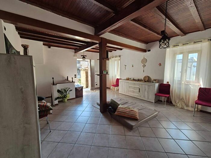 Appartamento trilocale in vendita in Via Maggiore Dubino, Dubino