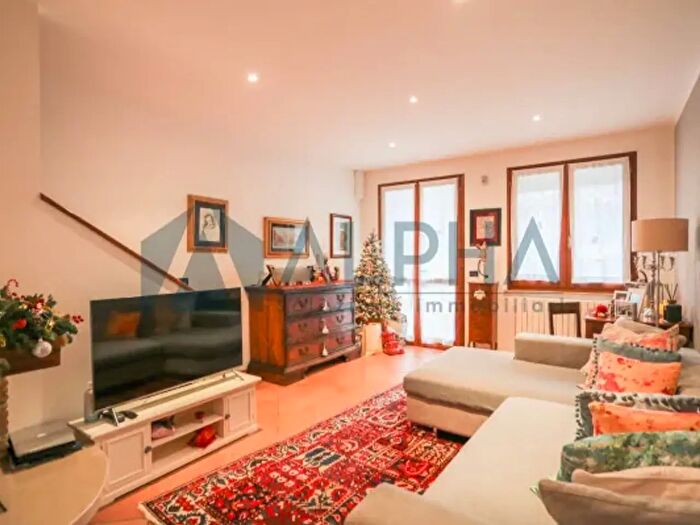 Casa con 6 locali in vendita in Piazzale Roberto Ruffilli, Roncofreddo