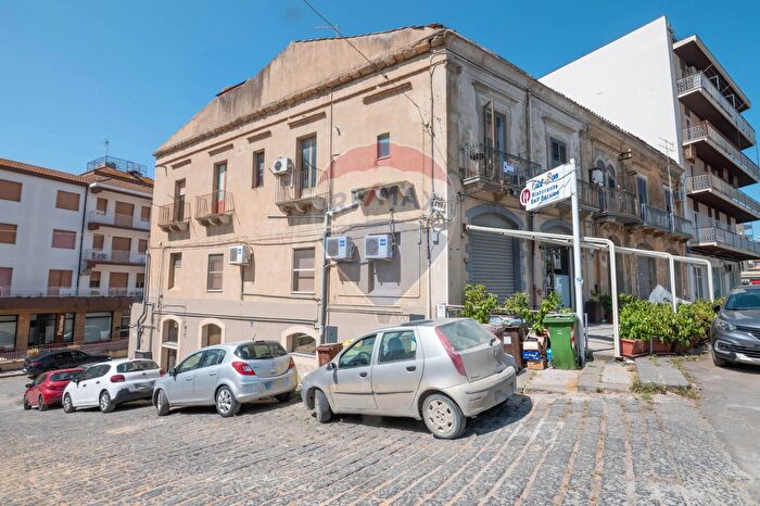 Appartamento trilocale in vendita in Piazza Risorgimento, Caltagirone