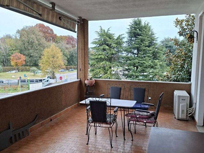 Appartamento con 5 locali in affitto in Albese con Cassano