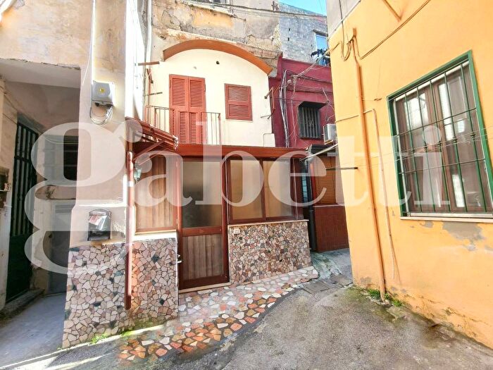 Appartamento bilocale in affitto in Via Carlo e Luigi Giordano, Portici