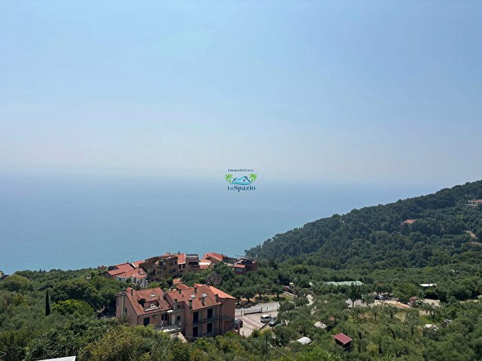 Appartamento trilocale in vendita in Strada della Colla, Andora