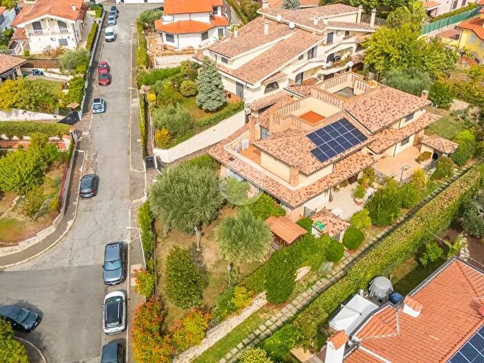Casa con 6 locali in vendita in Via Solstizio, Guidonia Montecelio
