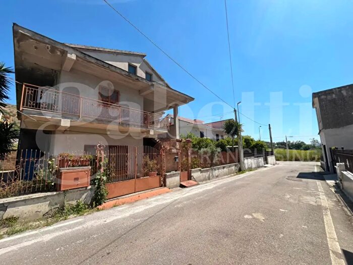 Casa con 7 locali in vendita in Via Vittorio Bachelet, Pignataro Maggiore