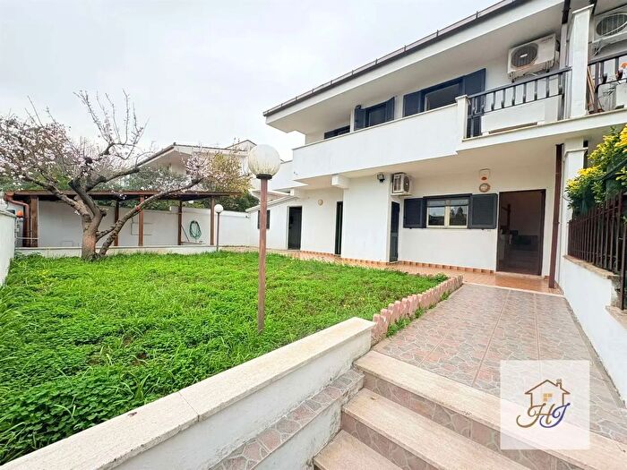 Casa quadrilocale in vendita in Via della Stazione, Anzio