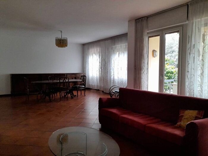 Appartamento con 6 locali in affitto in Via Luigi Settembrini, Sesto Città, Sesto Fiorentino