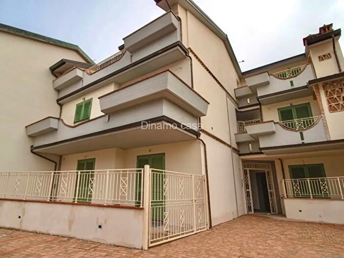 Appartamento trilocale in vendita in Via Montessori, Prato