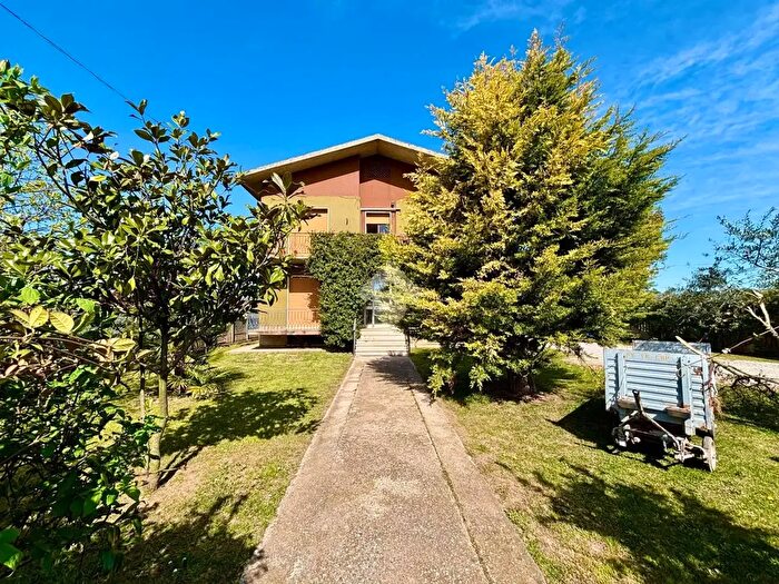 Casa quadrilocale in vendita in Via Giacomona, Sona