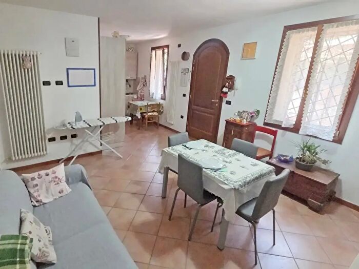 Casa con 8 locali in vendita in Via Claudia, Maranello