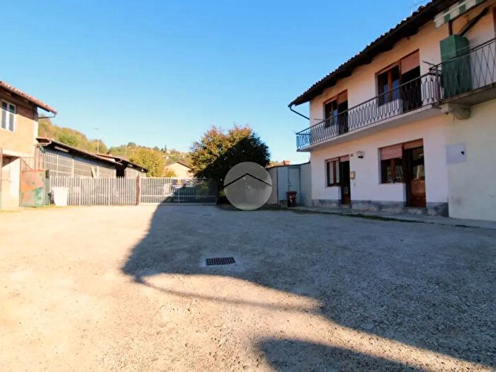 Casa con 8 locali in vendita in Salita G Marconi, Piobesi DAlba