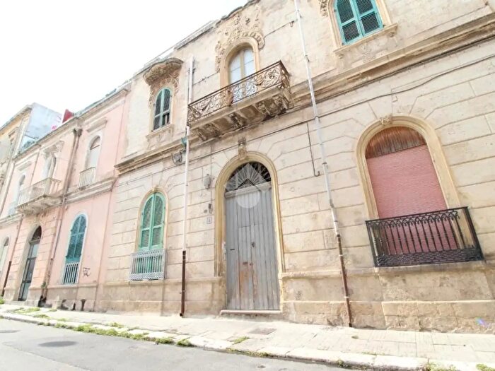 Appartamento trilocale in vendita in Via Trani, Brindisi