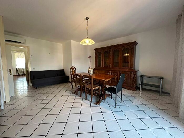 Appartamento bilocale in affitto in Strada della Genovesa, Sacra Famiglia Castel D'Azzano, Verona