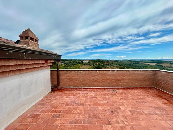 Casa con 9 locali in vendita in a delle Luglie, Siena