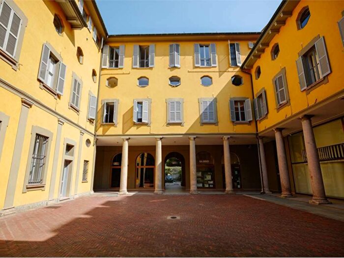 Appartamento trilocale in affitto in Corso Monforte, San Babila, Milano