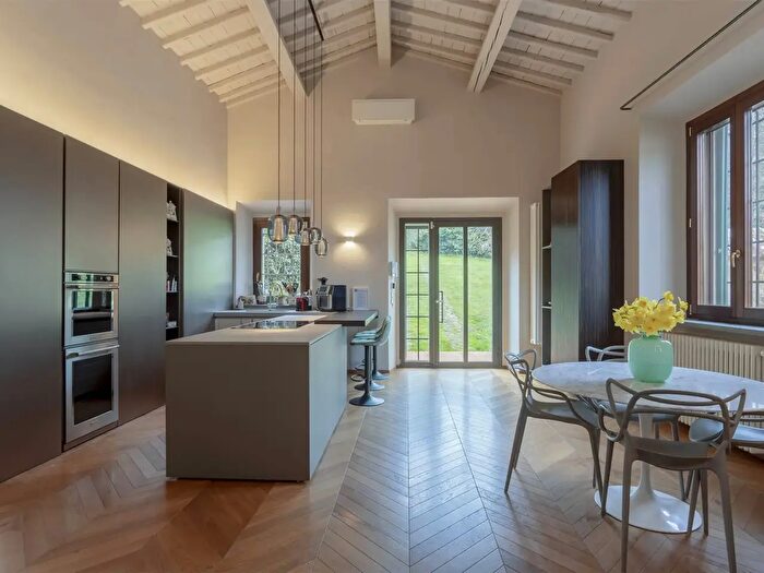 Appartamento con 6 locali in affitto in Firenze