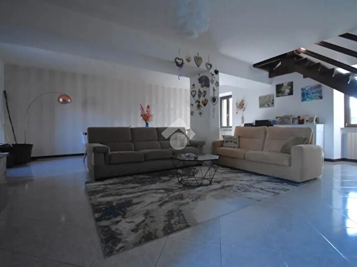 Casa quadrilocale in vendita in Via Santa Maria, Castiglione Delle Stiviere