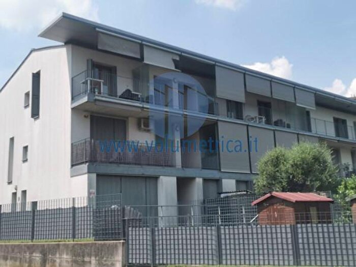 Appartamento in vendita in Via Roma, Lambrugo