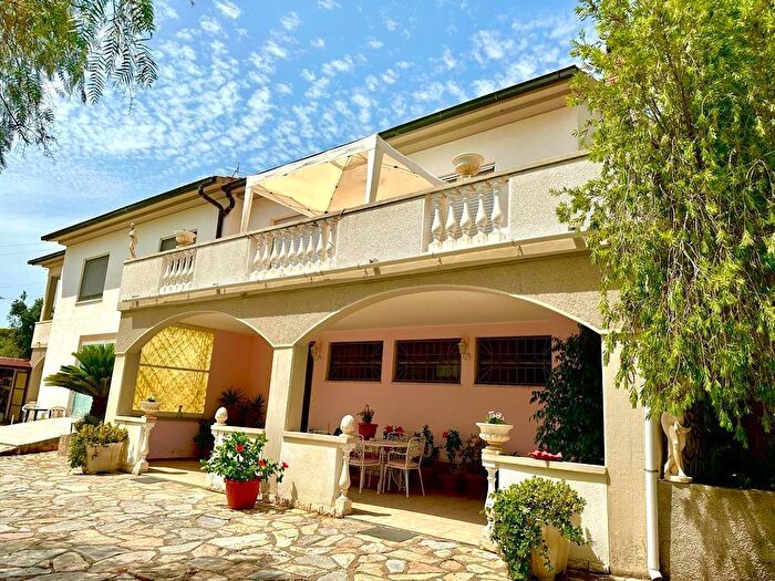 Casa con 12 locali in vendita in Campiglia Marittima