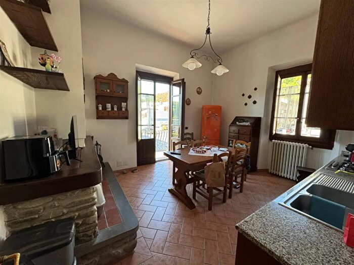 Appartamento con 6 locali in vendita in Via Vittorio Veneto, Dicomano
