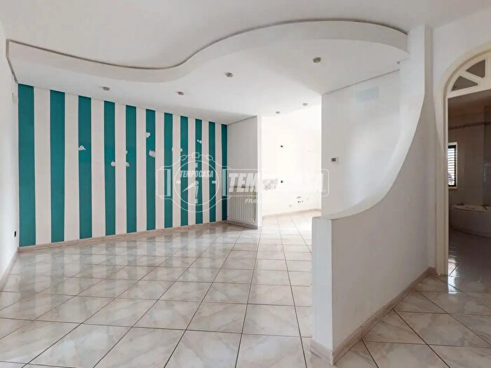 Appartamento trilocale in vendita in Via Ugo Foscolo, Bari