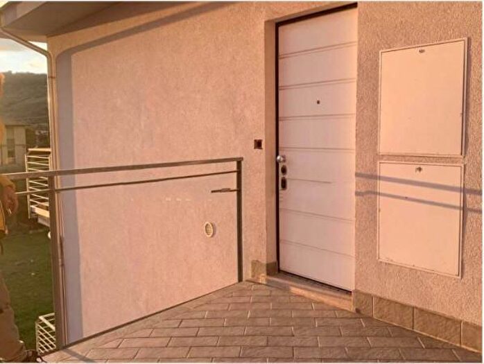 Appartamento trilocale in vendita in Via Francesco Petrarca, Maiolati Spontini