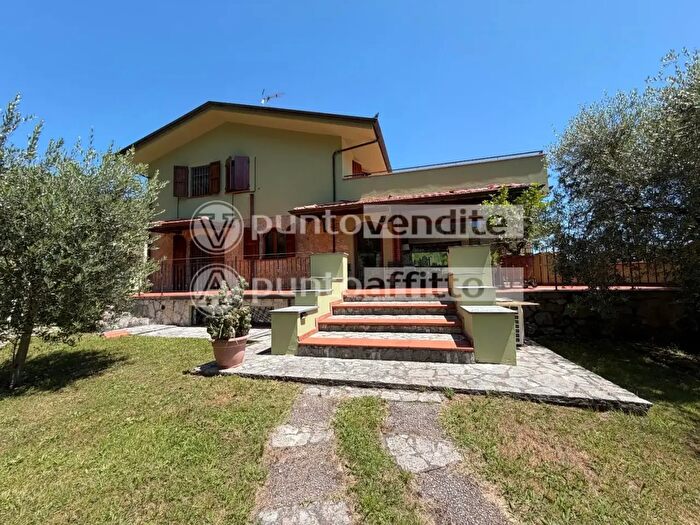 Casa con 10 locali in vendita in I Arliano, Lucca