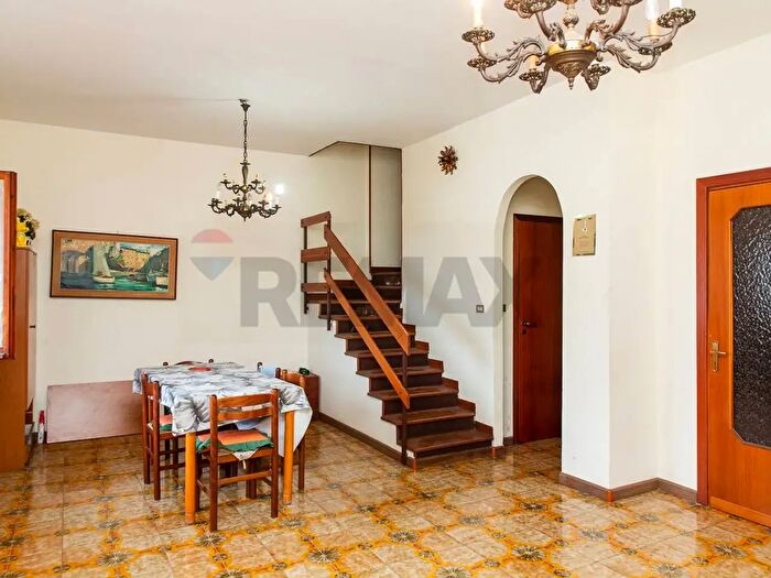 Appartamento con 7 locali in vendita in Viale Alexander Fleming, Catania