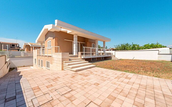 Casa quadrilocale in vendita in Via Napoli, Ardea