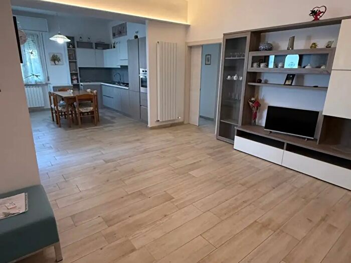 Appartamento trilocale in vendita in Via Raffaello Sanzio, Senigallia