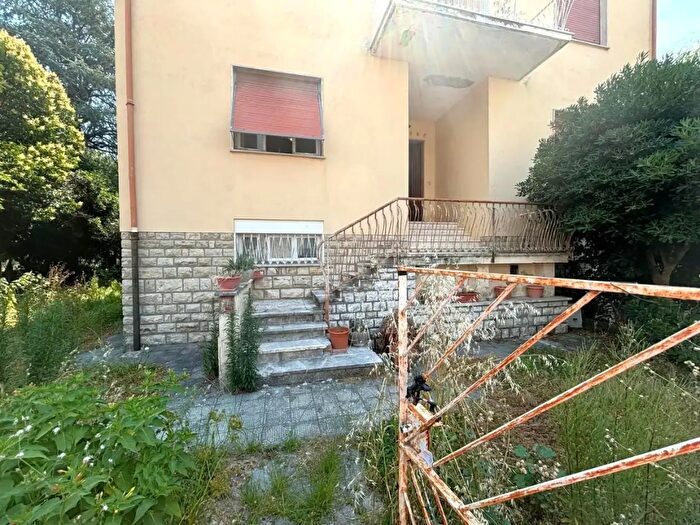 Casa con 5 locali in vendita in Lucca
