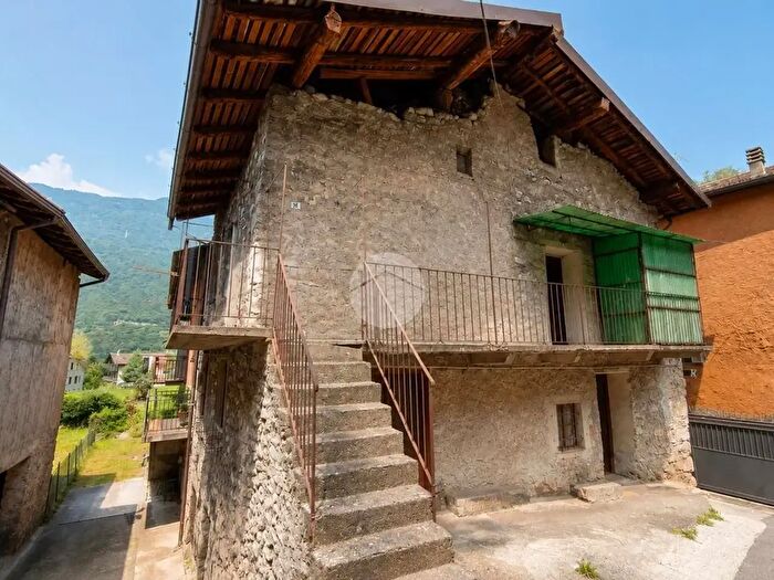 Casa con 5 locali in vendita in Via Gera Superiore, Breno