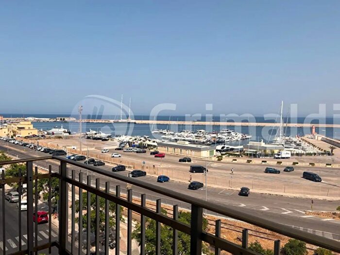 Appartamento con 9 locali in vendita in Corso Roma, Gallipoli