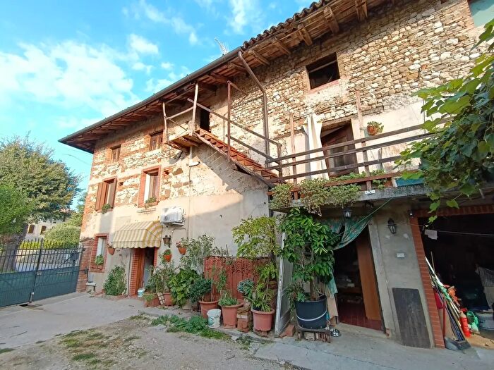 Casa con 6 locali in vendita in Via IV Novembre, San Giovanni Al Natisone
