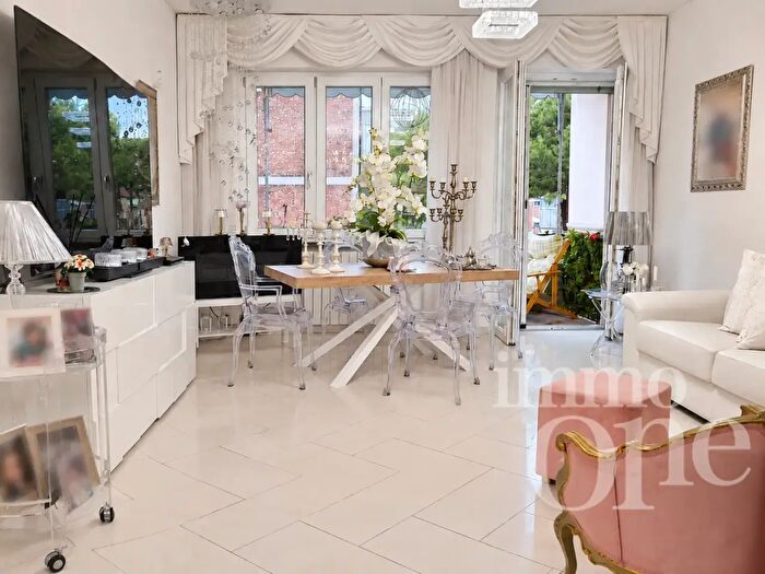 Appartamento con 6 locali in vendita in Via Lorenzini, Livorno